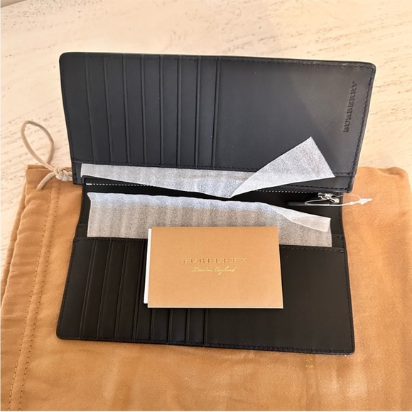 Authentic BURBERRY Black Leather Wallet - Picture 12 of 12